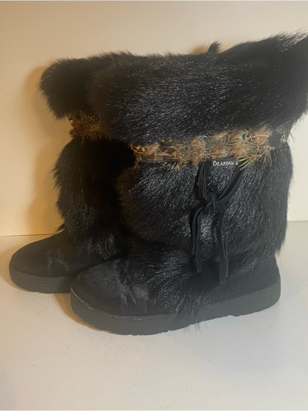 BEARPAW Kola II Boots Black Goat Fur Feather Wool Blend Sheepskin Size 8